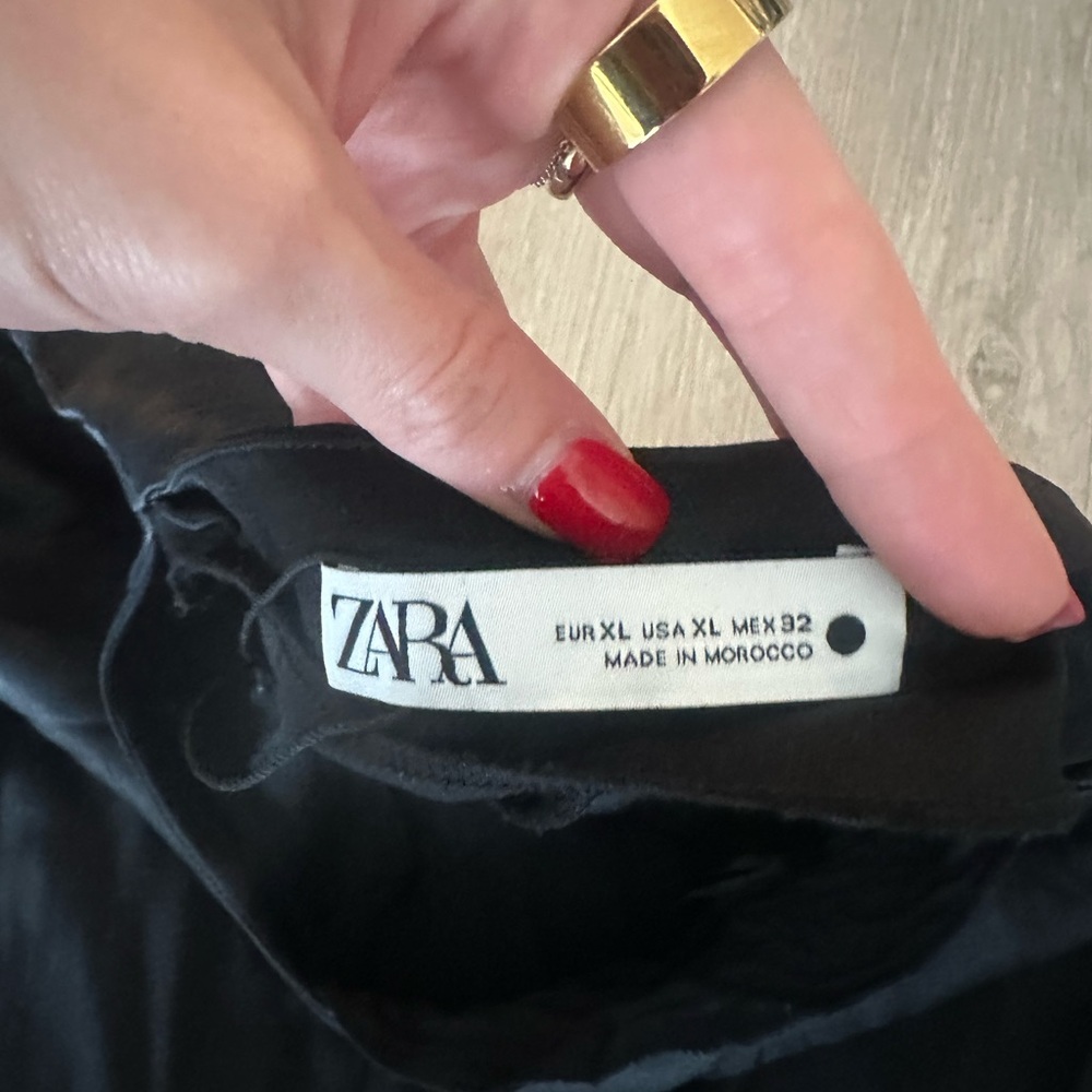 Elegant ZARA Black Women's Top - Picture 2 of 6